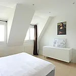 Air Conditioning, Calm & Comfort In The Heart Of Paris Marais