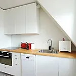 Air Conditioning, Calm & Comfort In The Heart Of Paris Marais