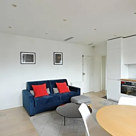 Air Conditioning, Calm & Comfort In The Heart Of Marais