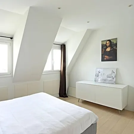 Air Conditioning, Calm & Comfort In The Heart Of Marais Apartment *
