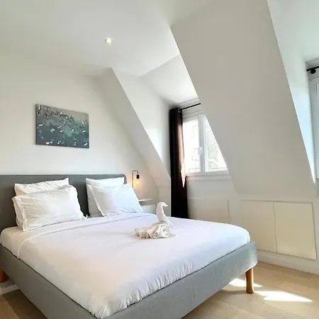 Air Conditioning, Calm & Comfort In The Heart Of Marais Apartment *