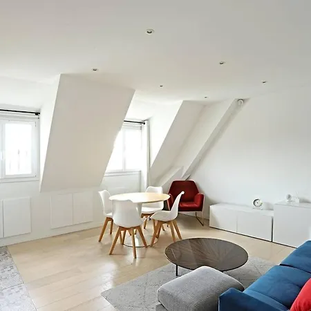 Air Conditioning, Calm & Comfort In The Heart Of Marais Apartment *