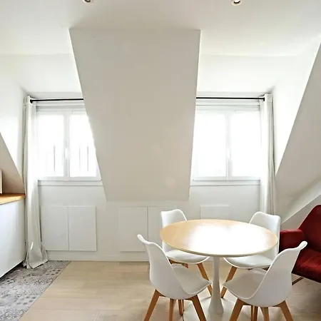 Apartment Air Conditioning, Calm & Comfort In The Heart Of Marais