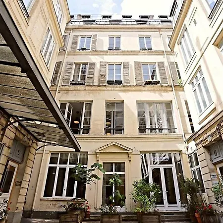 Air Conditioning, Calm & Comfort In The Heart Of Marais