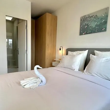 Air Conditioning, Calm & Comfort In The Heart Of Marais Apartment *