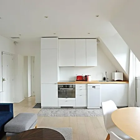 Air Conditioning, Calm & Comfort In The Heart Of Marais