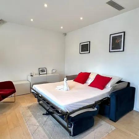 Air Conditioning, Calm & Comfort In The Heart Of Marais Apartment *