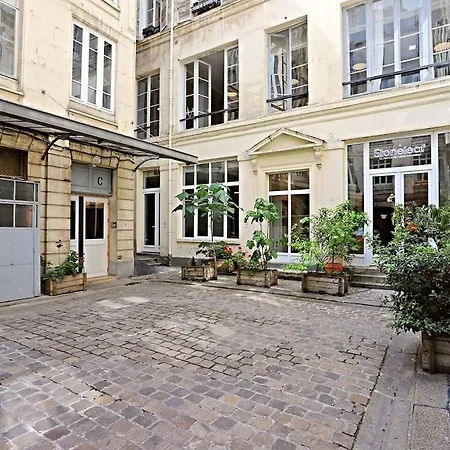 Apartment Air Conditioning, Calm & Comfort In The Heart Of Marais Paris
