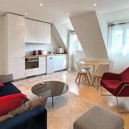 Apartment Air Conditioning, Calm & Comfort In The Heart Of Marais