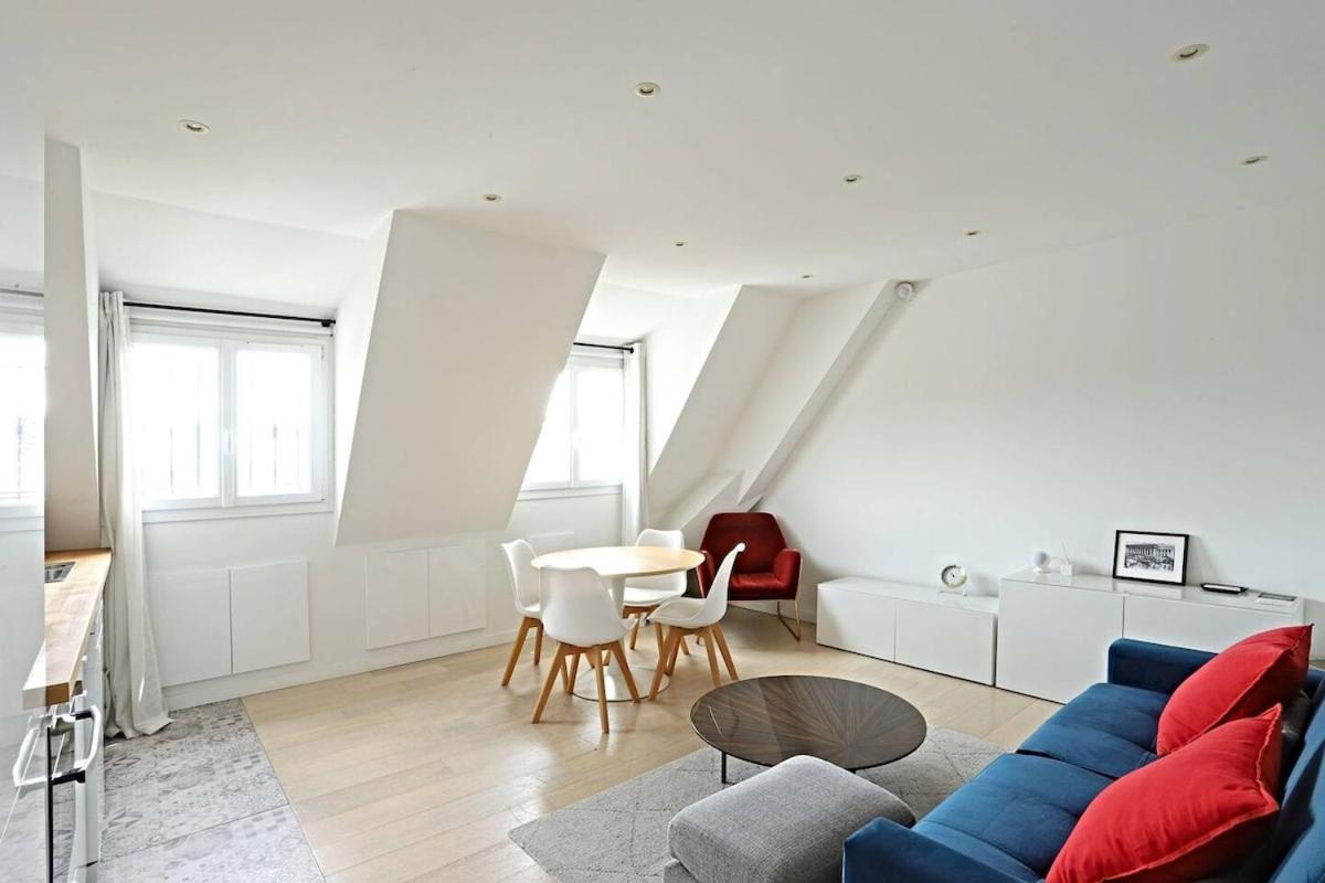 Air Conditioning, Calm & Comfort In The Heart Of Marais Apartment *