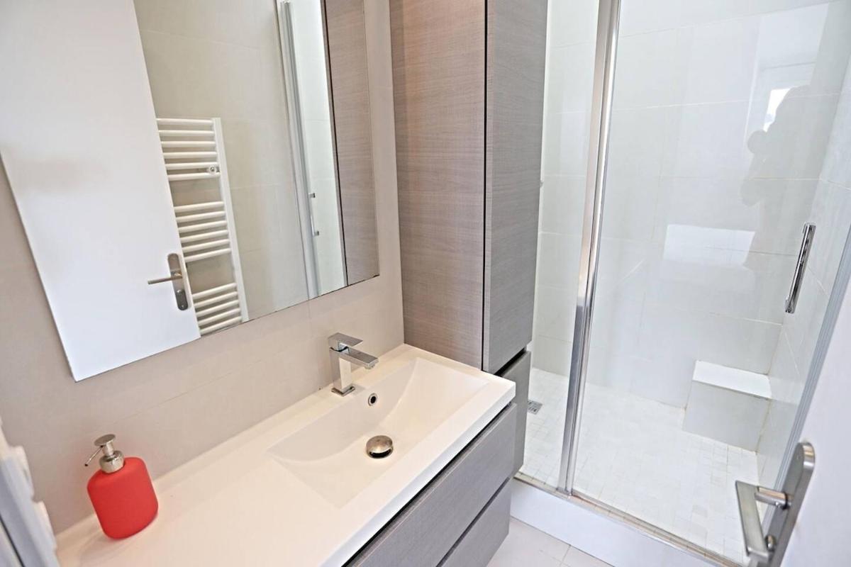 Air Conditioning, Calm & Comfort In The Heart Of Marais *