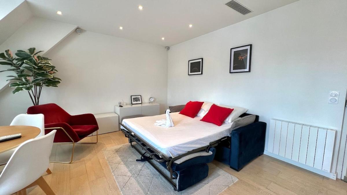 Air Conditioning, Calm & Comfort In The Heart Of Marais Apartment *